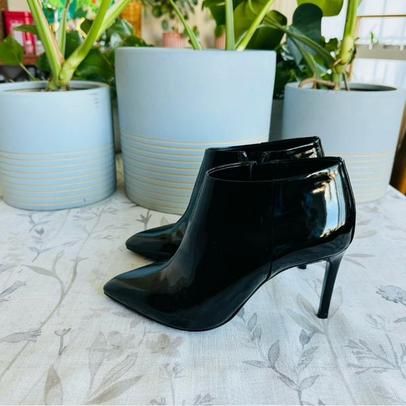 NWOT Authentic Lanvin patent leather ankle boots sz 38